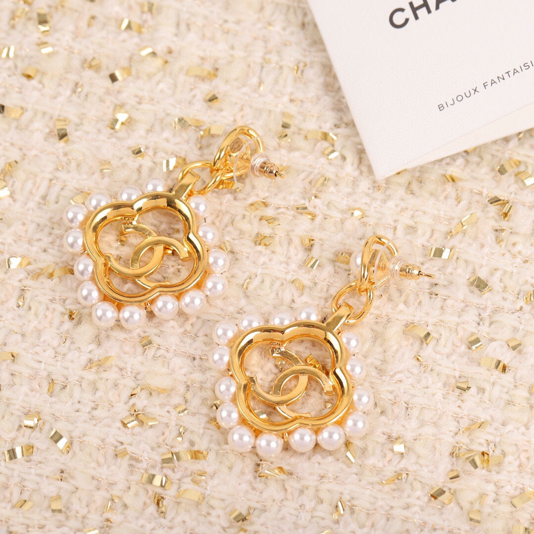 Chanel Square Pearl Pendant 18K Gold Earrings