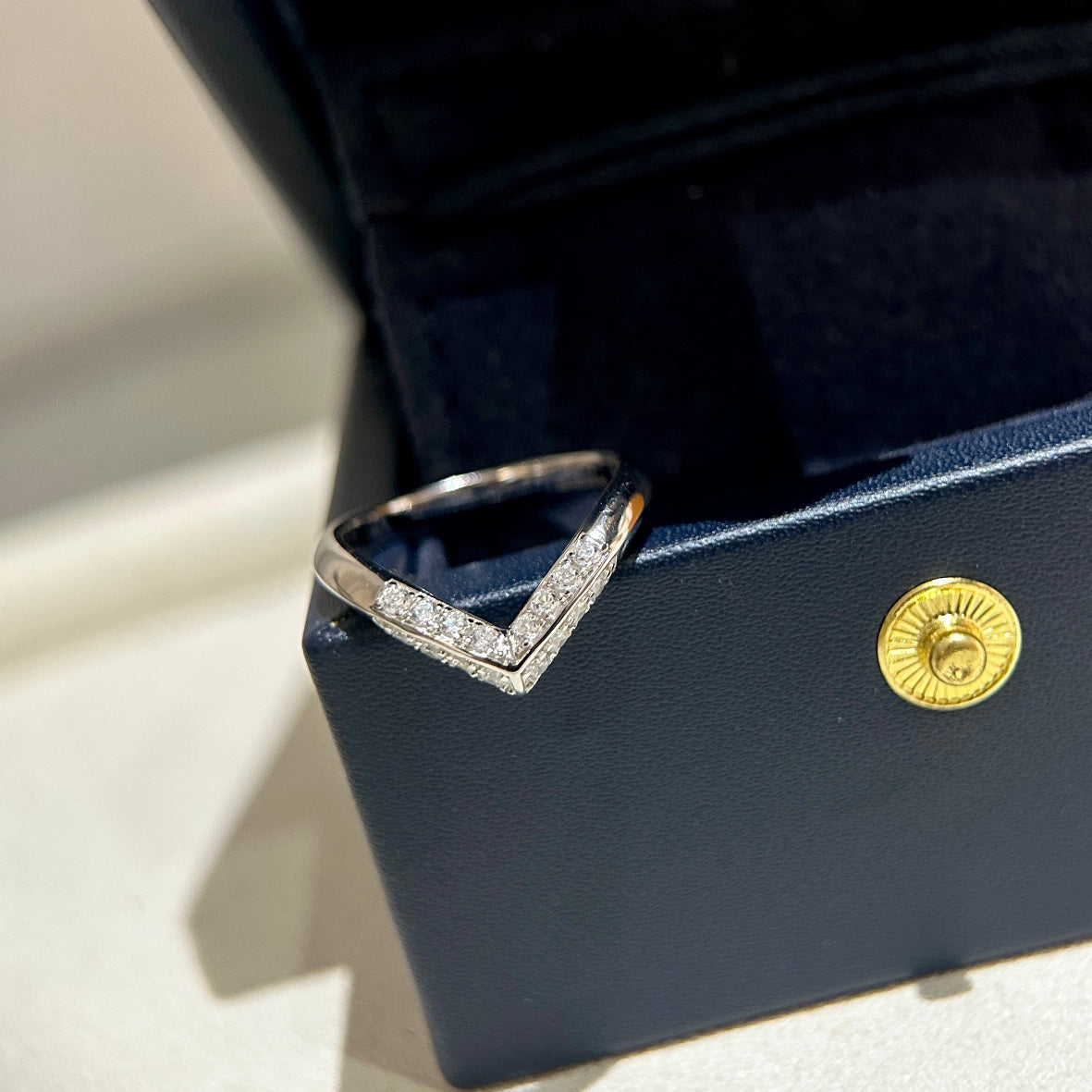 Louis Vuitton V Diamonds 18K Gold Ring