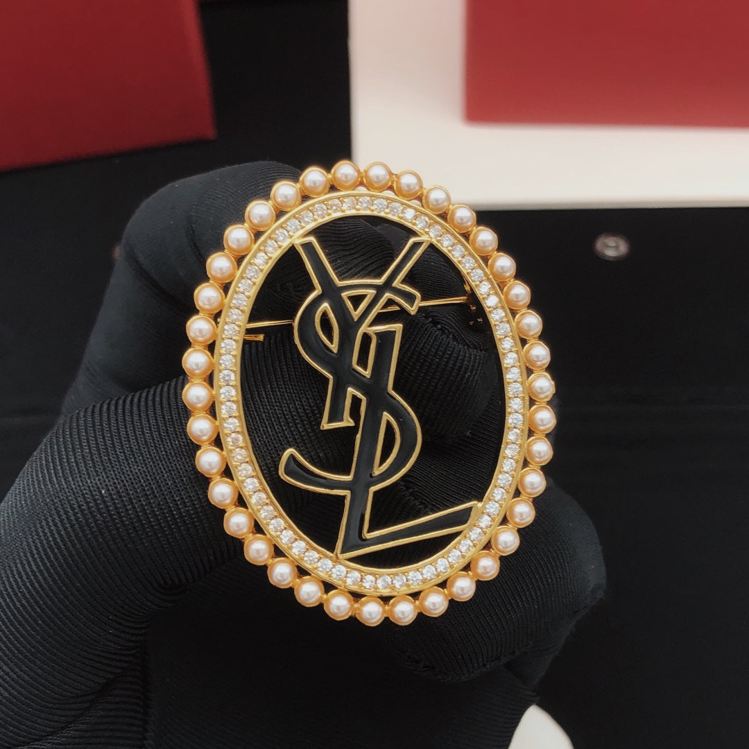 Oval Pearls 18K Gold Brooch