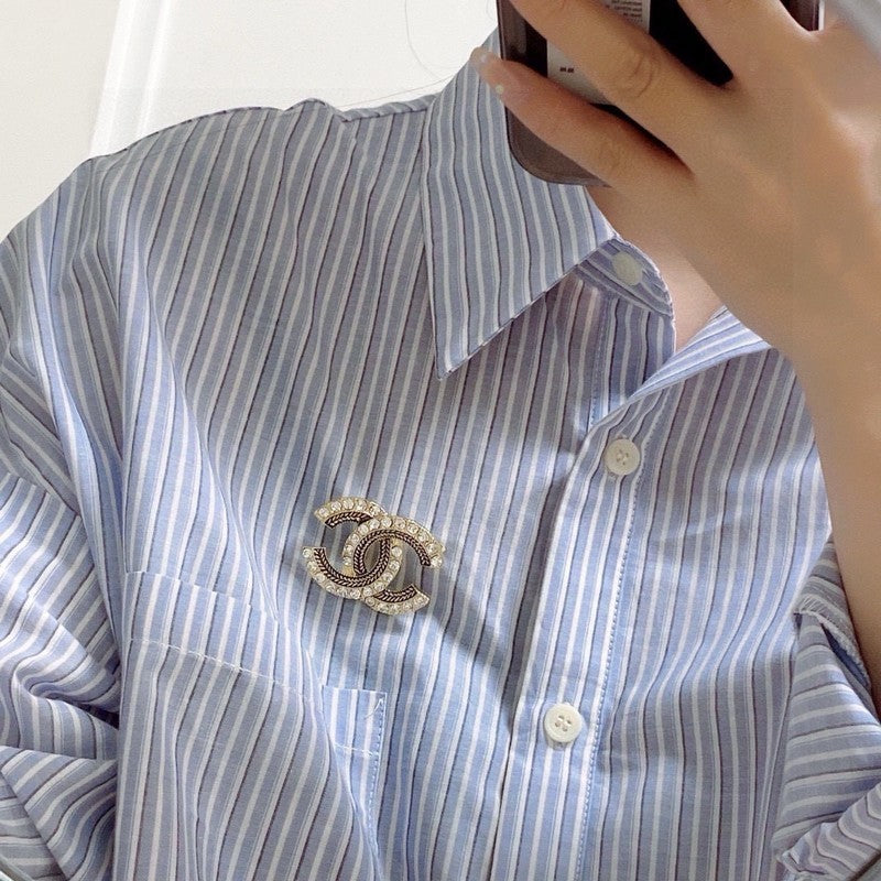 Chanel Diamond Gold 18K Gold Brooch