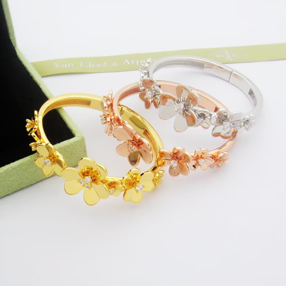 Frivole Seven Flowers 18K Gold Bracelet