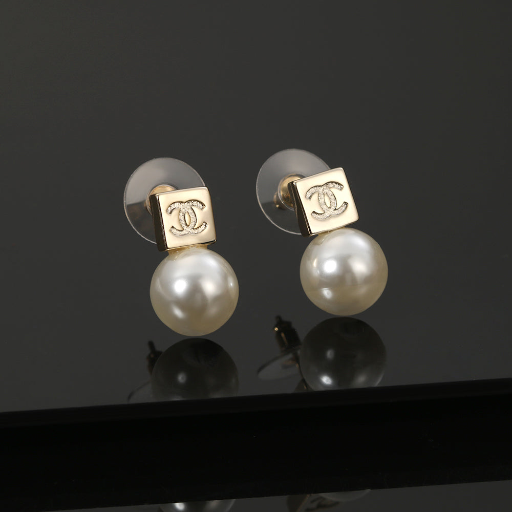 Chanel Pearls 18K Gold Earrings