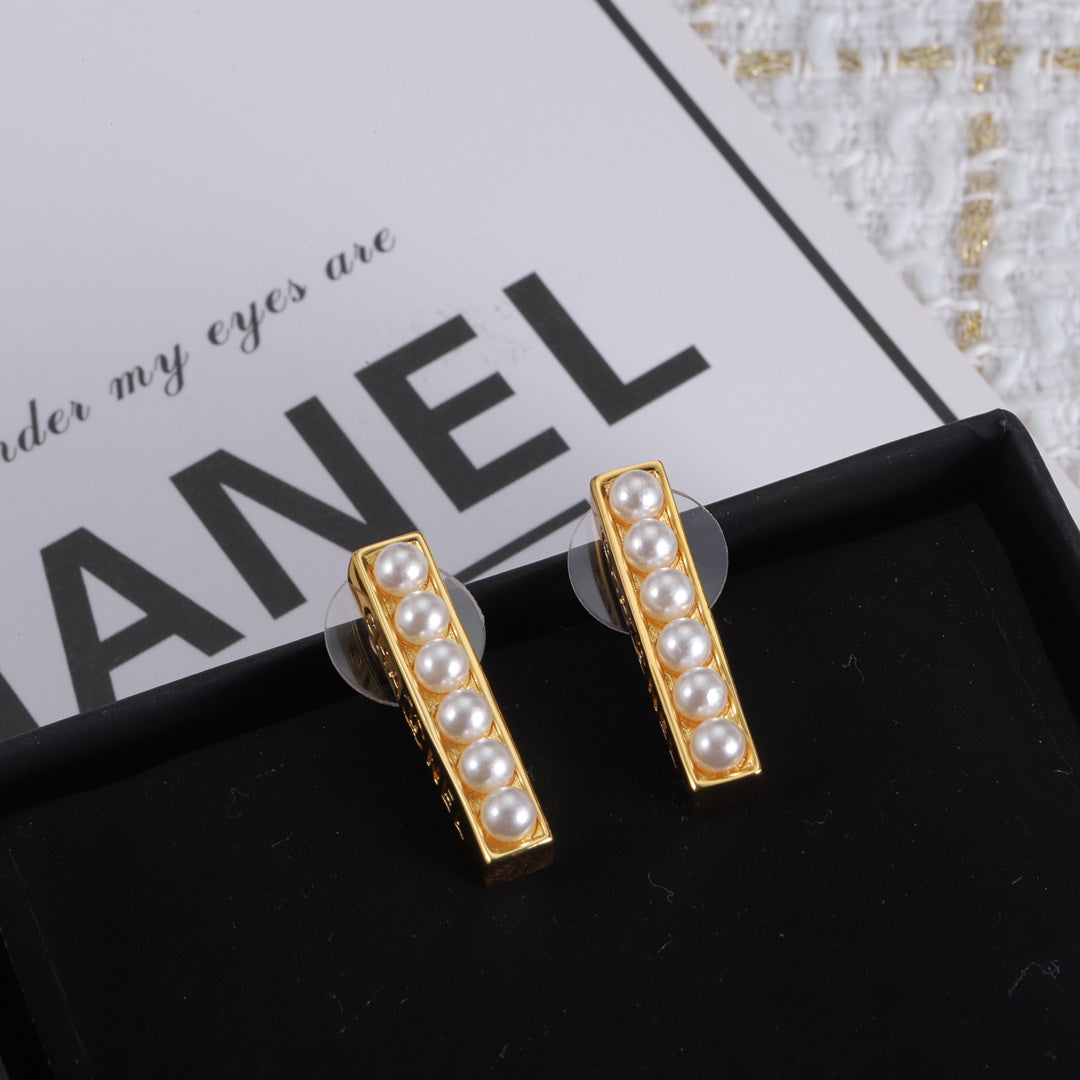 Chanel Pearls 18K Gold Earrings