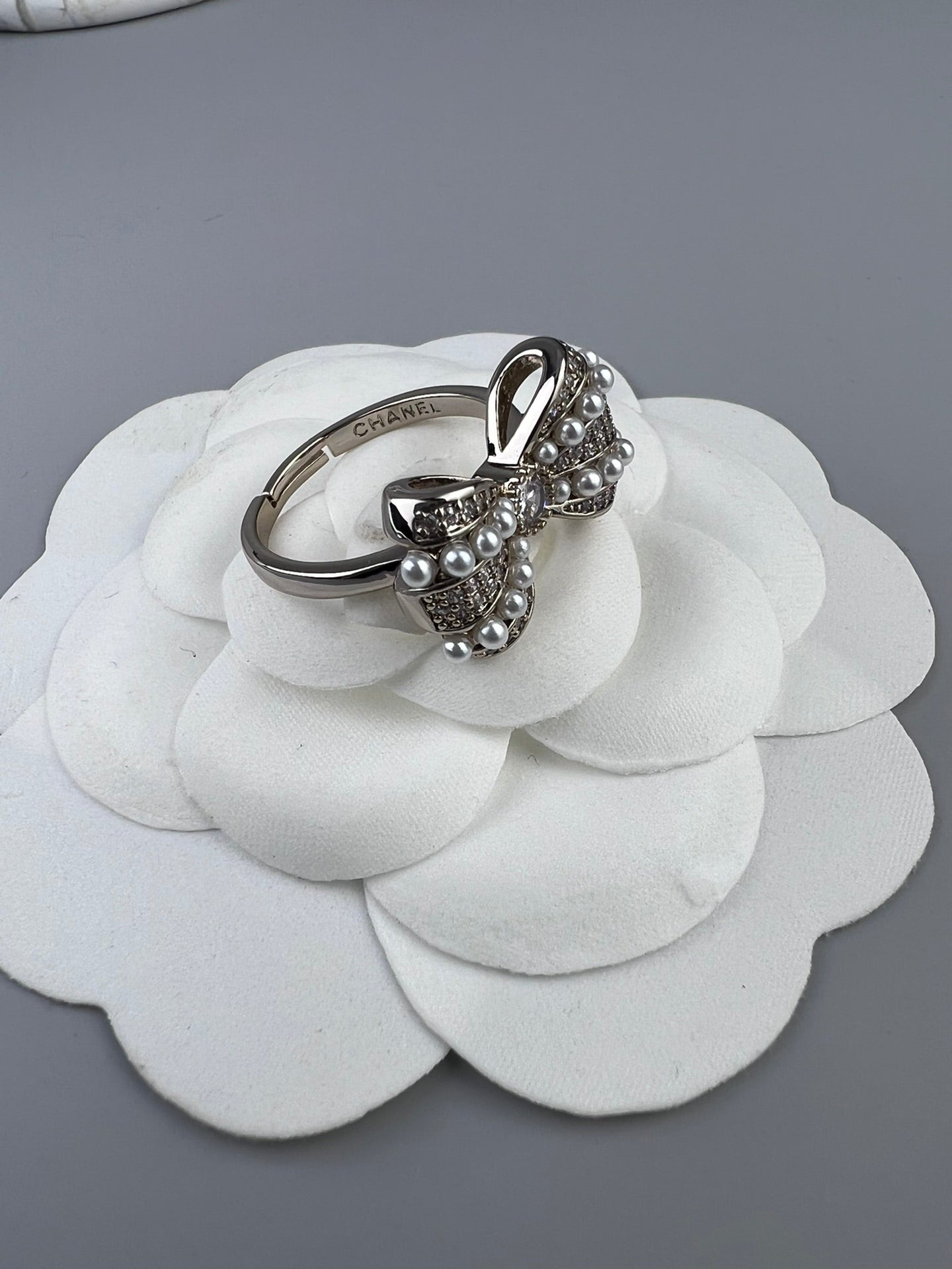 Chanel Bow Tie Pearls 18K Gold Ring