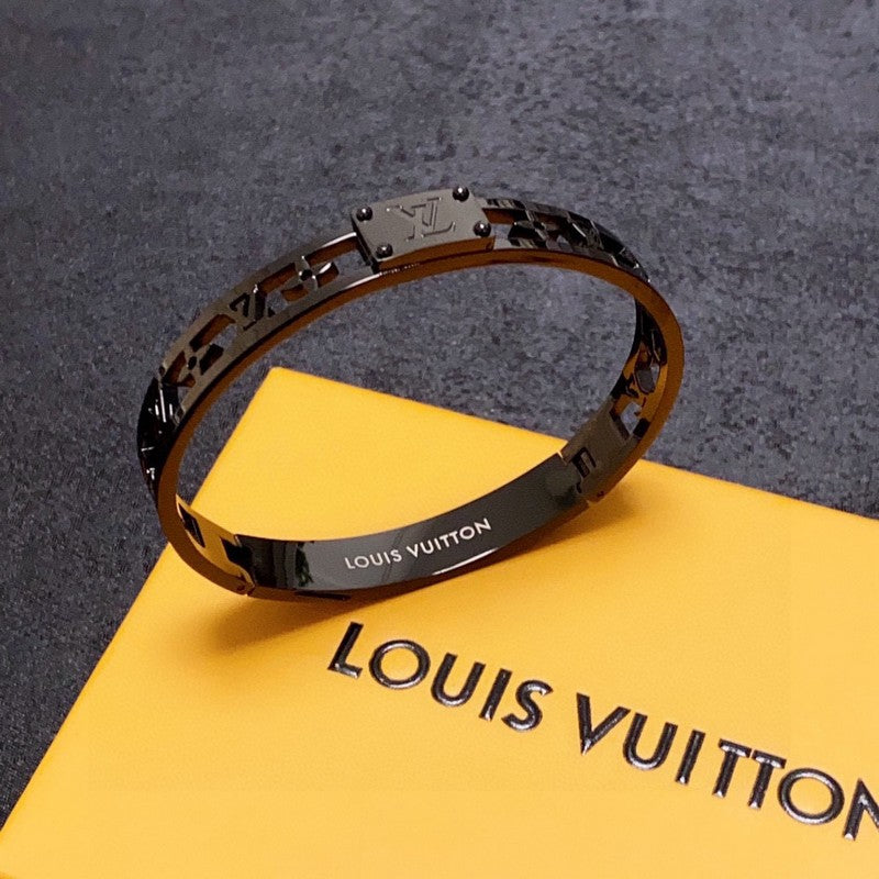 Louis Vuitton Vintage Gold 18K Gold Bracelet