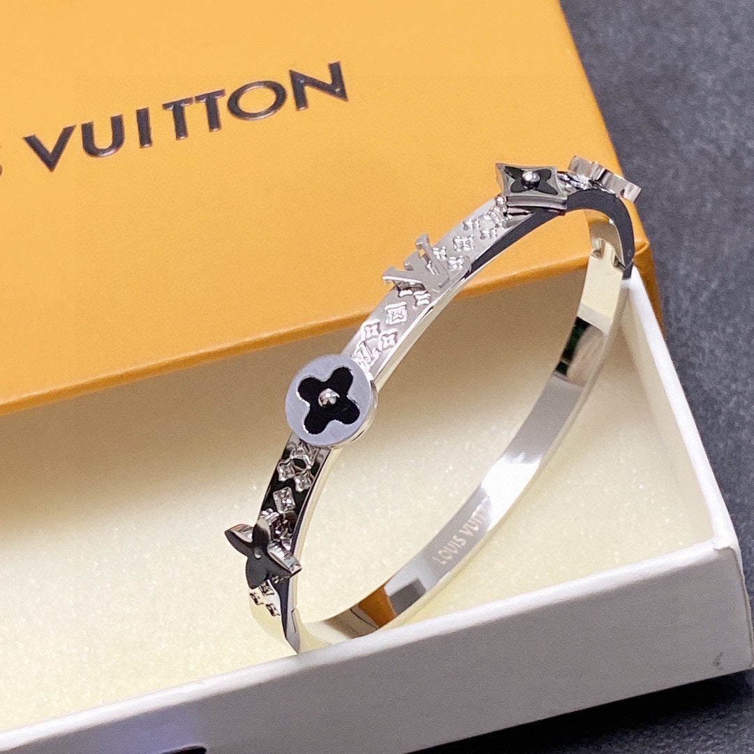 Louis Vuitton Idylle Blossom 18K Gold Bracelet